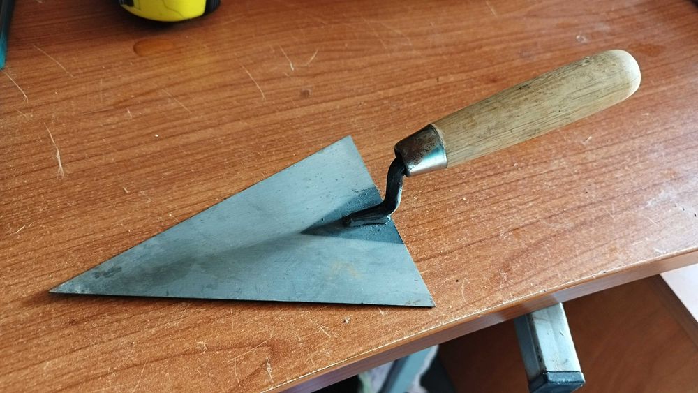 Мистрия, триъгълна зидарска 14/10см нови!