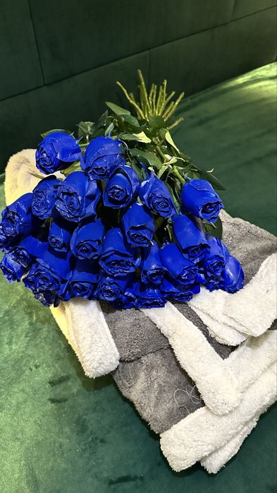 25 штук синих роз