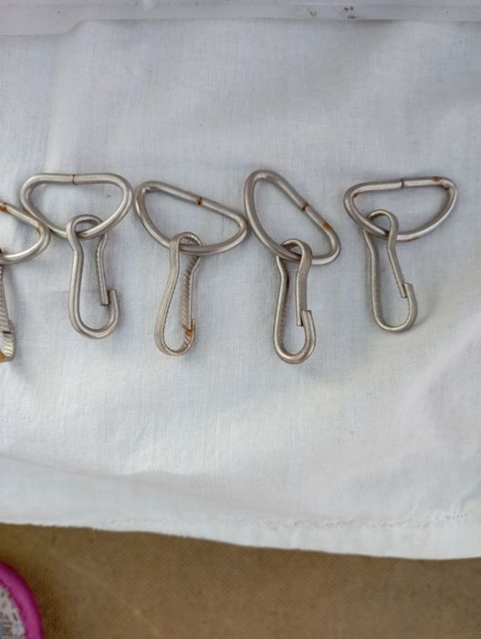 Карабины  для ремней на сумки
