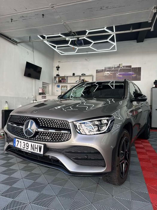 Mercedes-Benz GLC 300 e 4MATIC Off-Roader hibrid