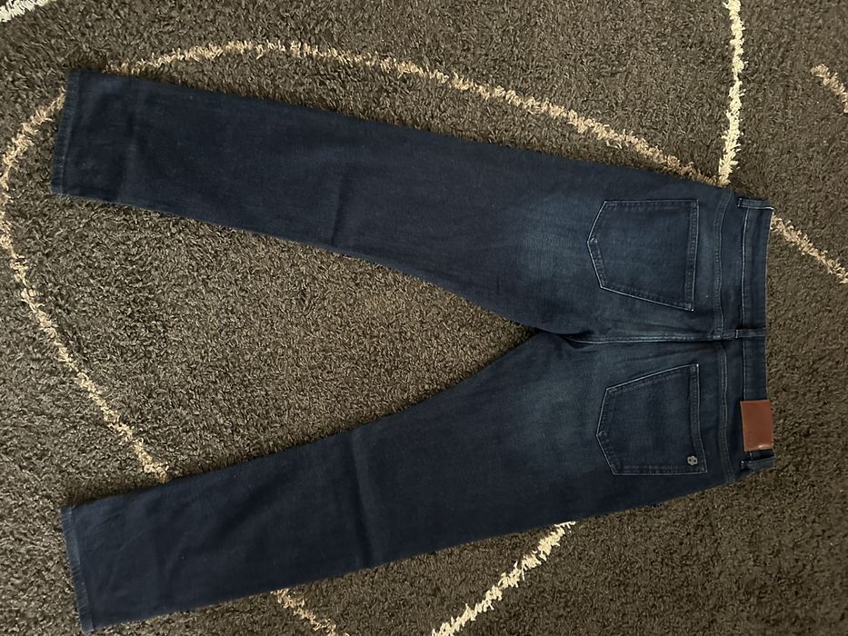 Vând Blugi Hugo Boss