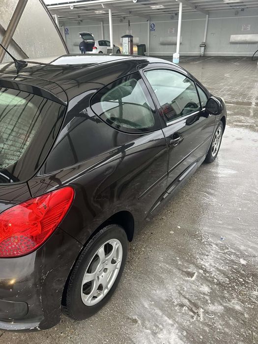 Pegeout 207 1.4 benzină .