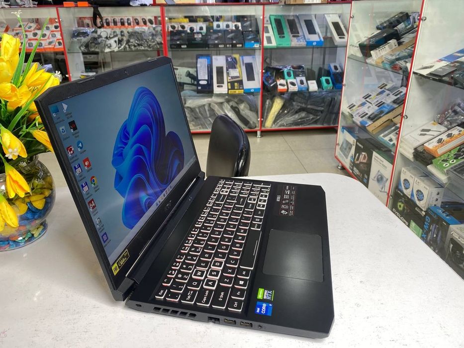 Acer Nitro Gaming core i7-11800H 16/512 SSD RTX 3060-6GB holati ideal