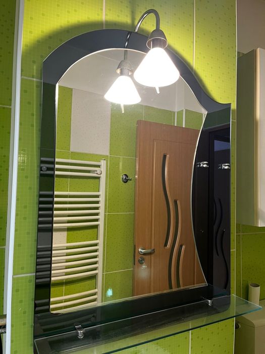 Oglinda baie cu etajera