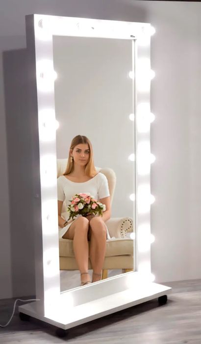 Зеркало с подсветкой на колесиках!