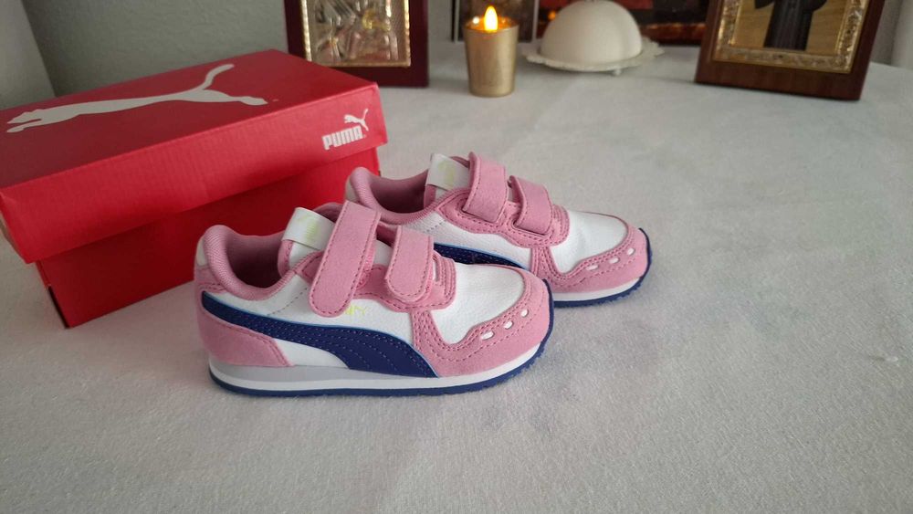 Vand pantofi sport Puma pentru copii, cu inchidere velcronoi, cu eticheta marimea 25