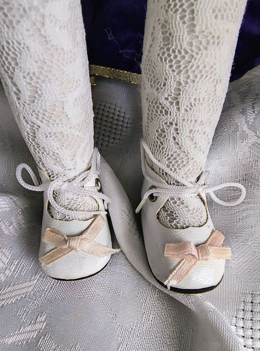 Голяма, порцеланова кукла