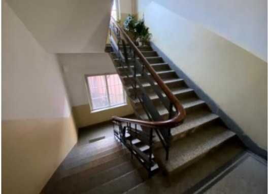 3-стаен с вестибюл, масивна сграда, стоманобетонни плочи, център