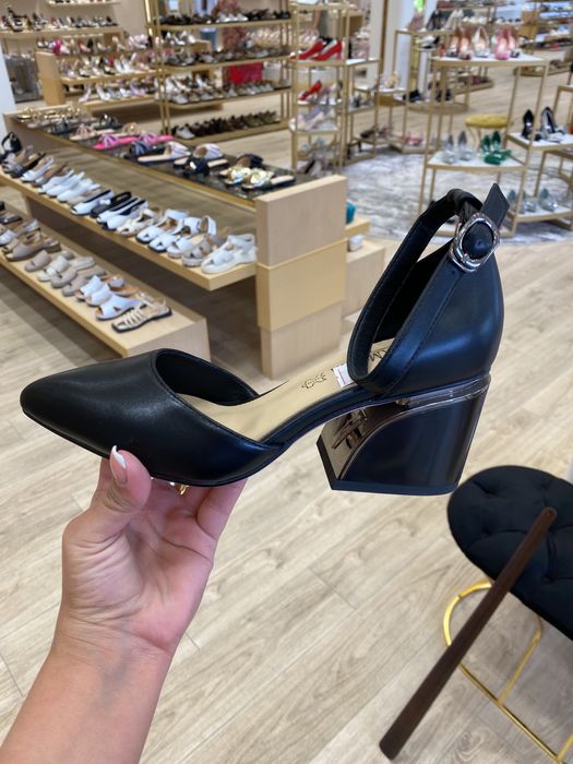 Босоножки новые