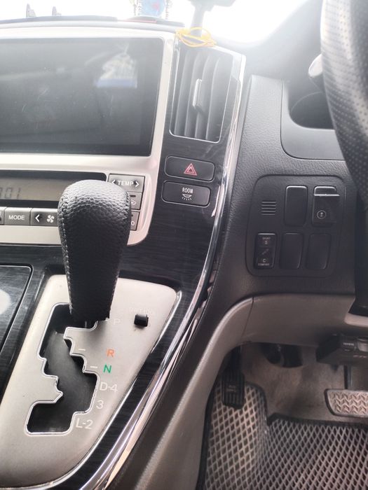 Toyota Alphard 2008 года 3,0