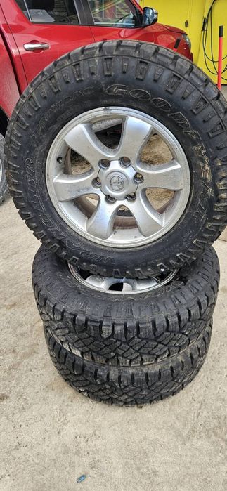Toyota Land Cruiser 17 6х139,7 лети джанти с гуми 265/65/17