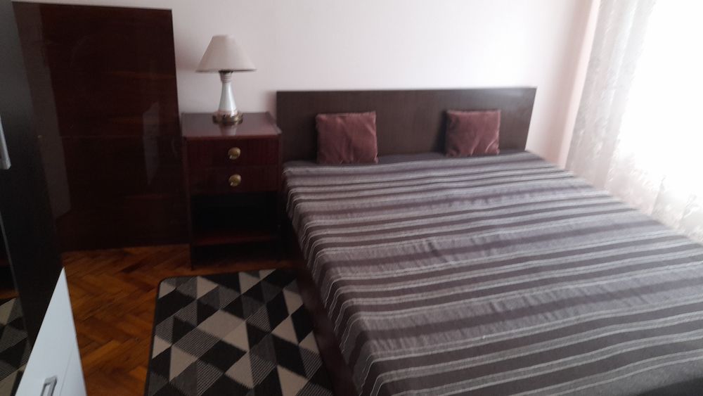 Închiriez apartament 3 camere zona Zodiac
