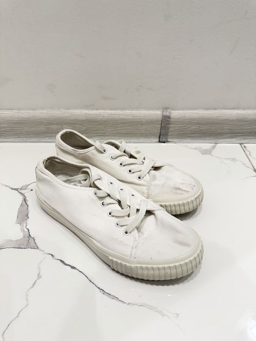 Продаются кроссовки женские