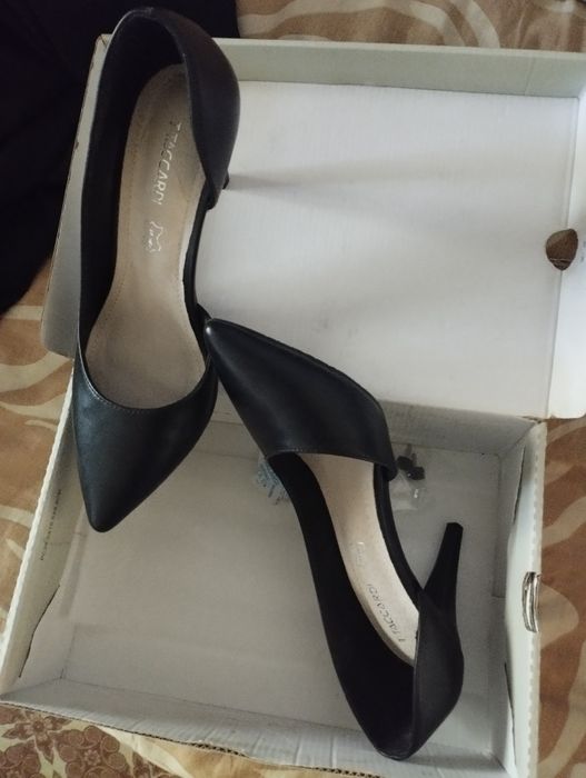 Туфли черные продаются