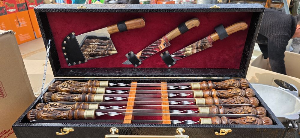 Sih pichoq chopqidan iborat tõplam sotuvda.