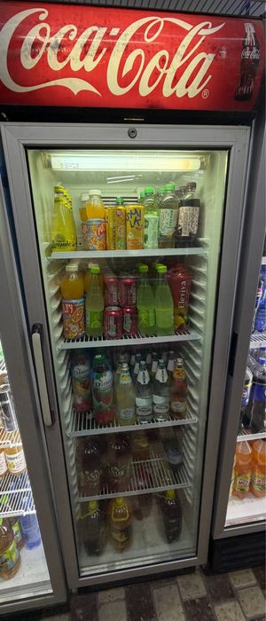 Витрина холодильник kleo 420 L