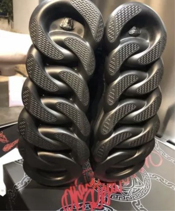 Versace chain reaction