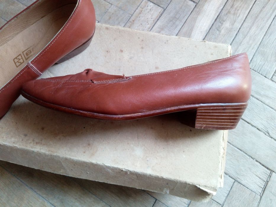 Дамски обувки с лята подметка