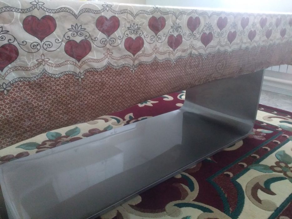 Стол мощный для кухни