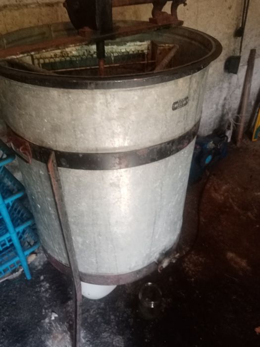 Пчеларска центрофуга, центрофуга за мед