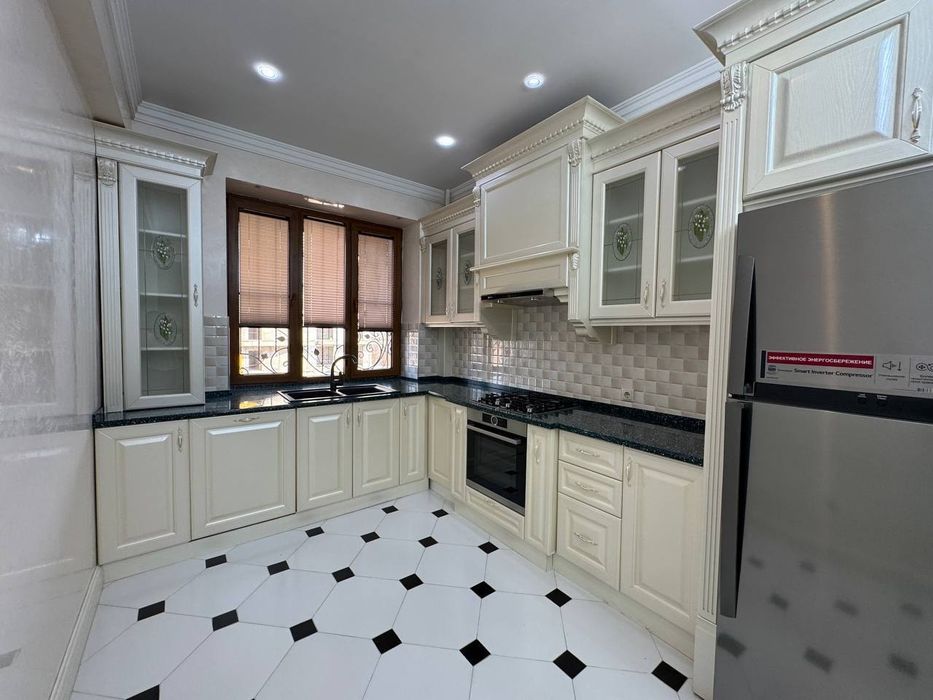 Квартира продается 4/5/7 на Садык Азимова