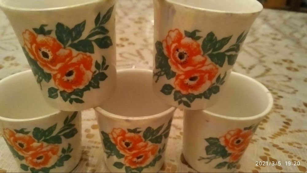 Стопки фарфор 7  штук . Либо стаканчики .