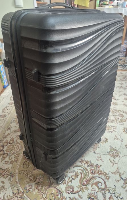 Чемодан на колесиках.