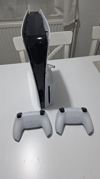 PlayStation 5 slim Model cu cd+2 manete si Cont cu 9 jocuri instalate!