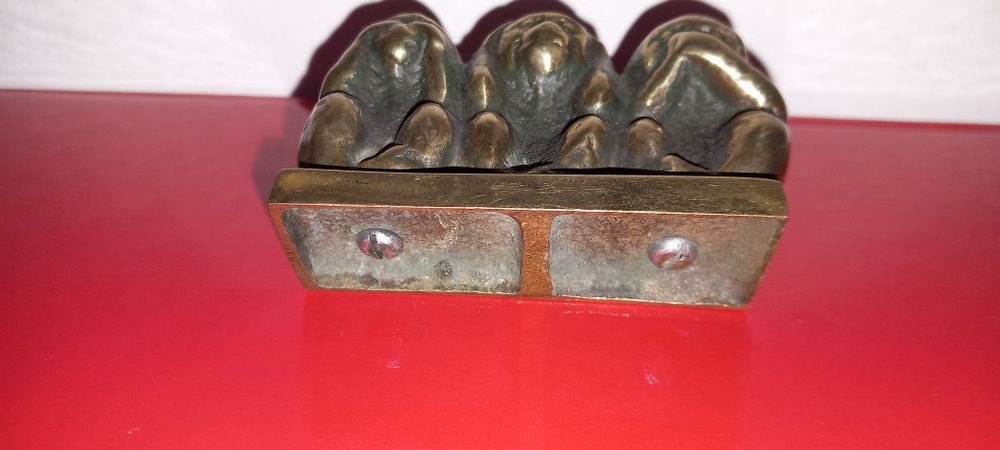 Obiect decorativ vechi din alamă-omerta