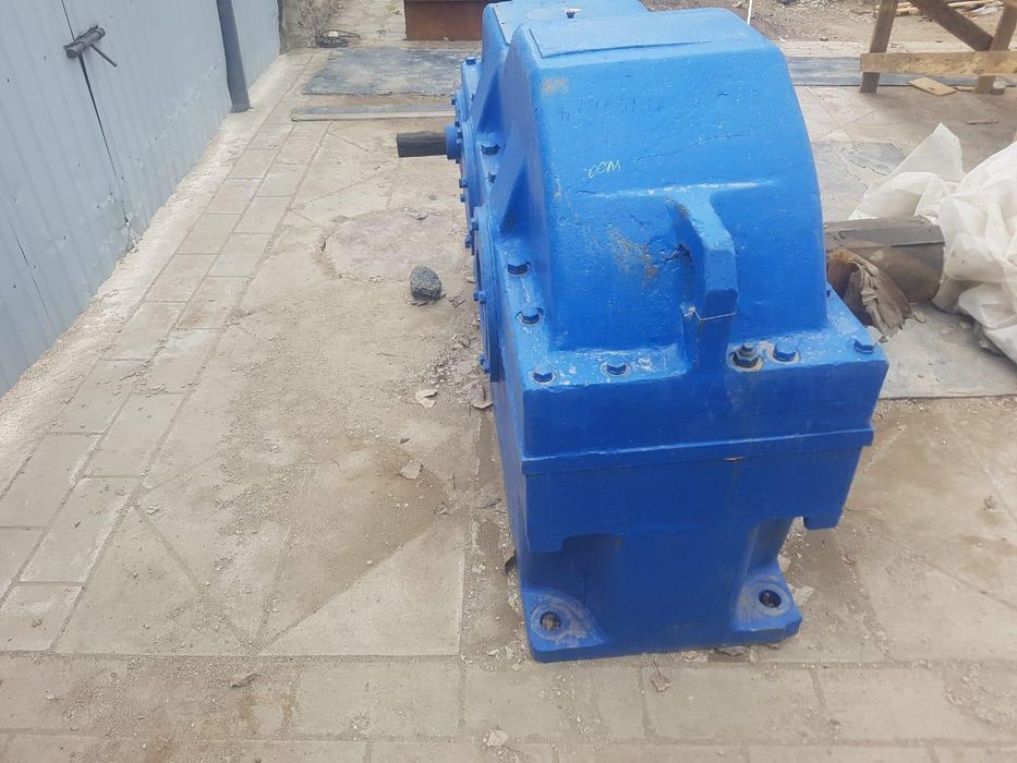 Продаю редуктор РМ-400(23,34-21)-ц