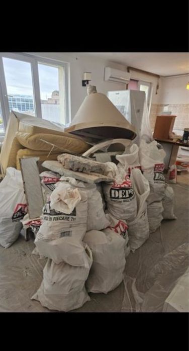 Transport moloz  Debarasari sobsoluiri gradini apartamente demolari