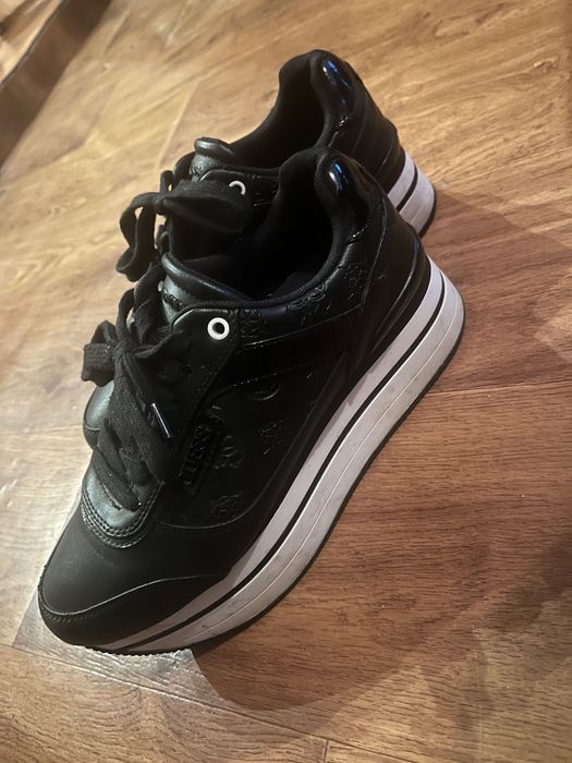 Обувки с висока платформа  Guess