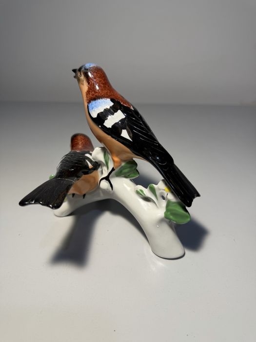 Figurina Iris Cluj din portelan pictat manual cu pasari pe creanga