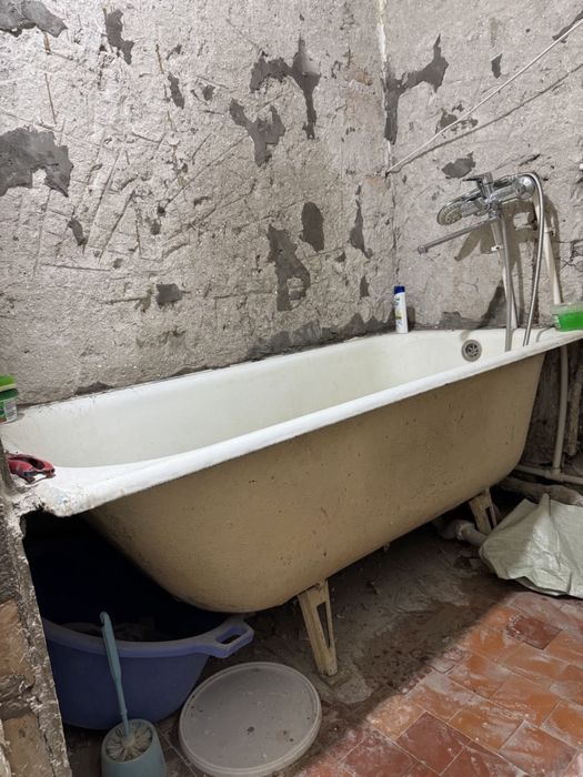 Продается ванна чугунная