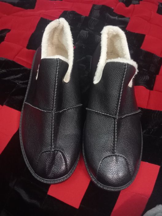 Продам ботинки женские