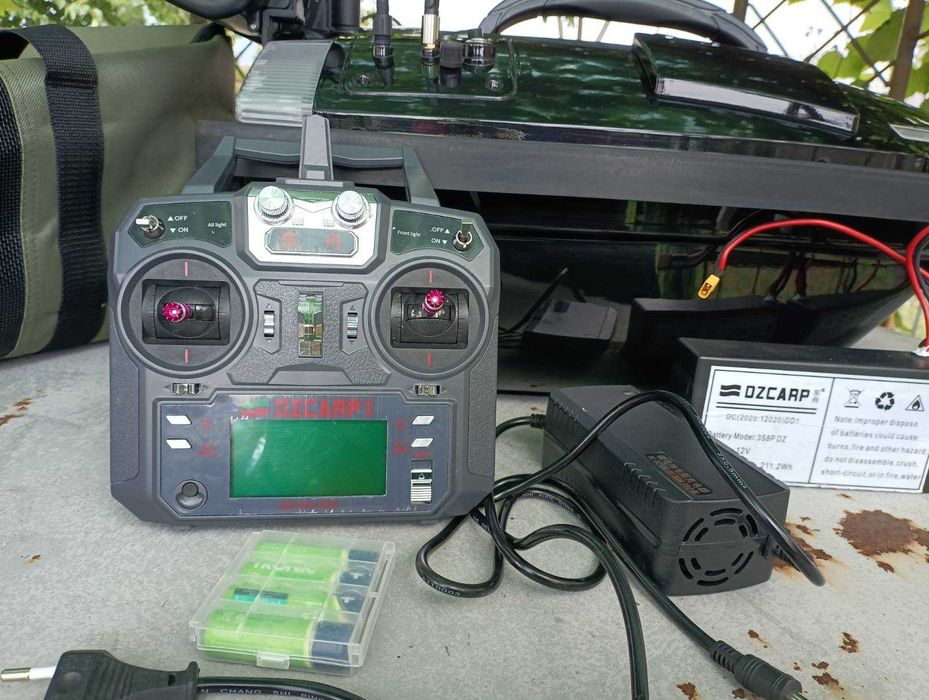 Лодка за Риболов с Дистанционно Управление и GPS Автопилот Модел DZ-30