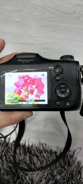 фотоапарат SONY DSX H300 перфектен за любители,начинаещи