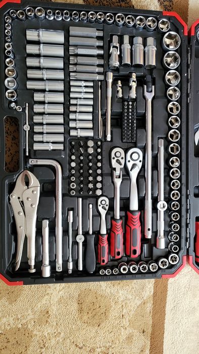 Набор ключей. 202 предмета. Качество отличное.