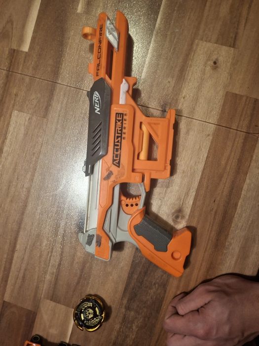 Нерф бластер играчка