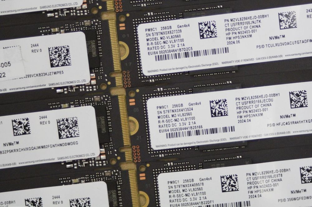 Samsung PM9C1 256GB, NVMe SSD, M.2 2280,PCIe 4.0x4,Read Speed 4000MB/s