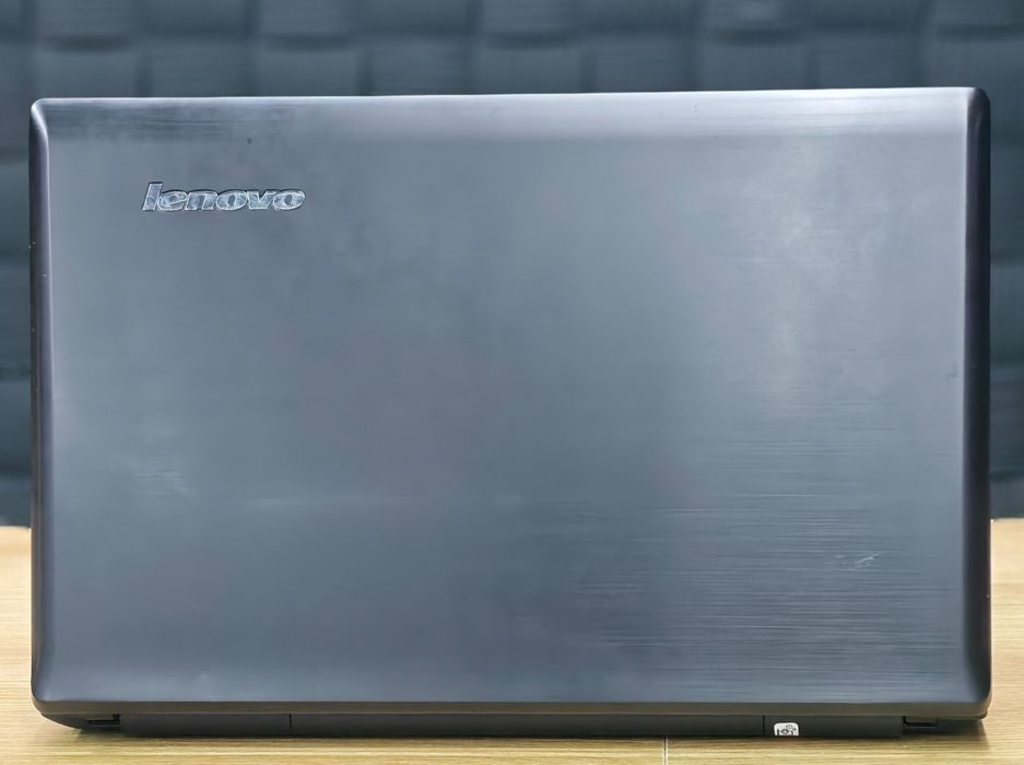 Lenovo i3 laptop sotiladi