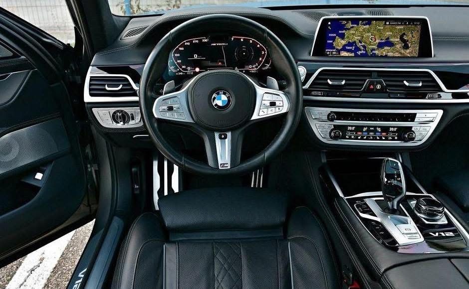 BMW M760 V12 • xDrive LONG • 4 seats • Individual