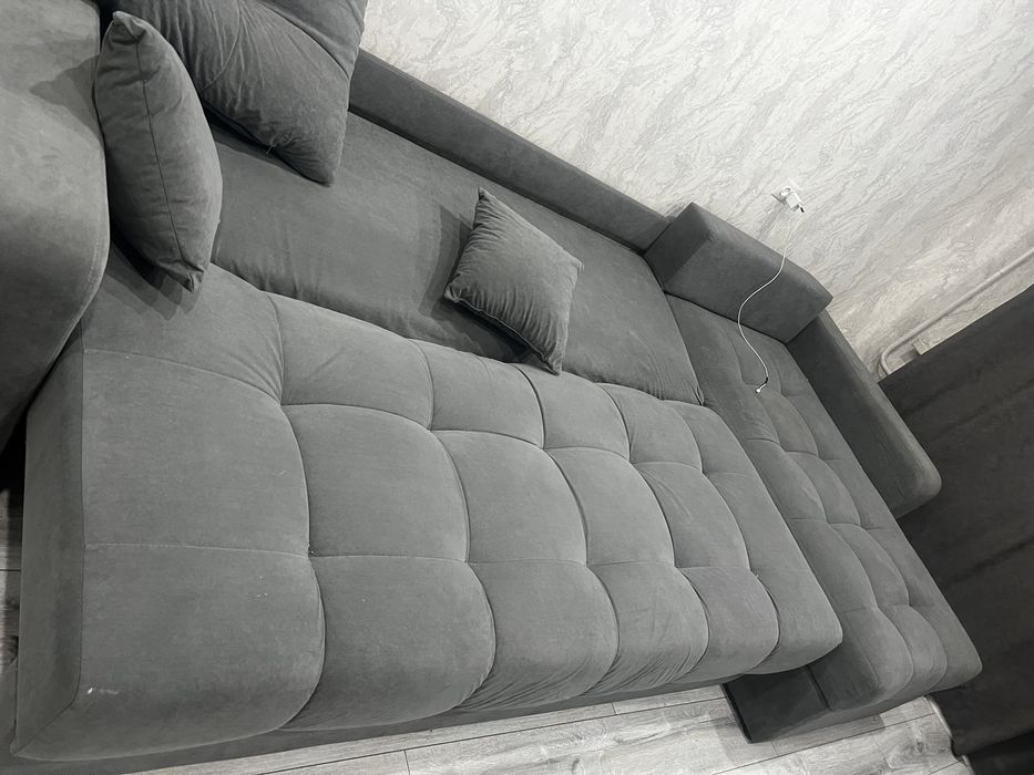 Продам диван отличный.