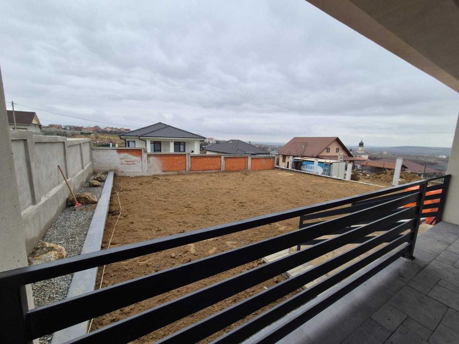 Casa moderna spatioasa cu curte, zona linistita