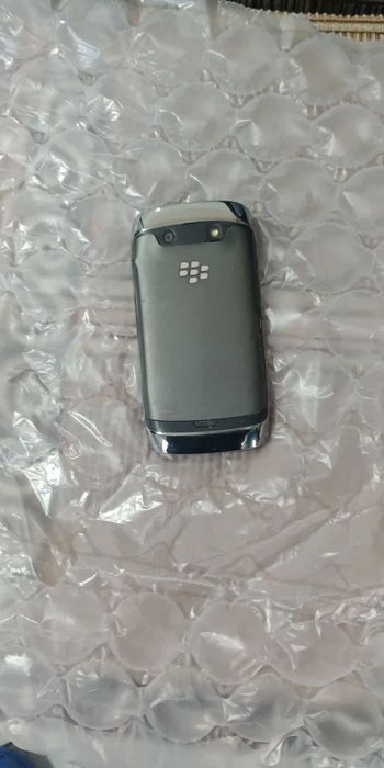 Vand Blackberry 9860 in stare foarte buna-ca NOU