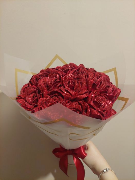 Букети от блестящи вечни рози