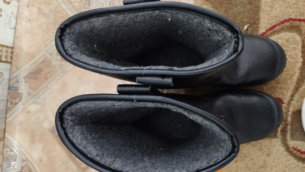 Продам зимние сапоги