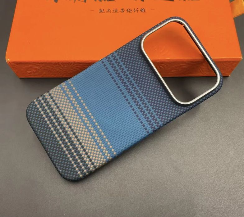 Чехол из карбона для iPhone 17 Pro