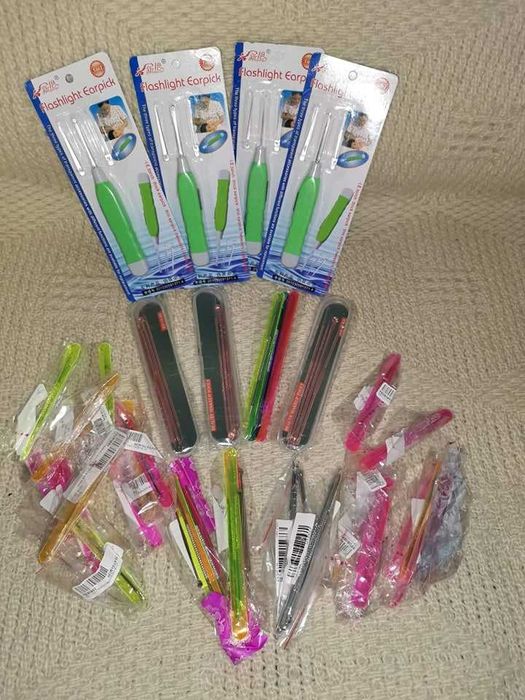 Поставка за четки за зъби МИНИОНИТЕ и фенерче за уши,уста,нос