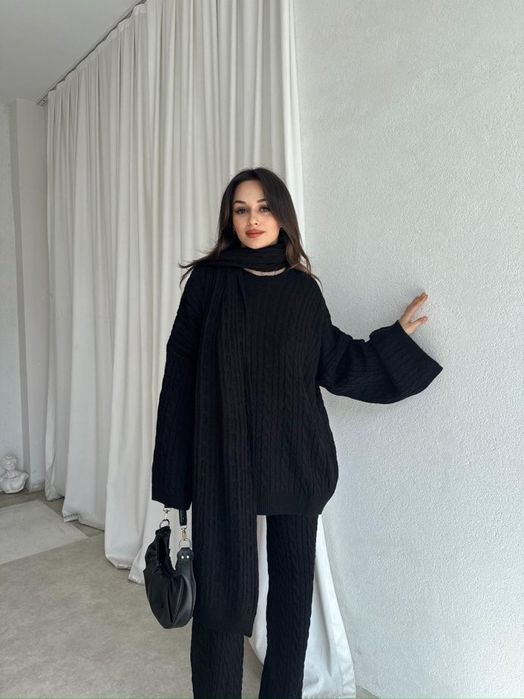 Елегантен черен комплект от 3 части – туника, панталон и шал